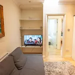 Evergreen Apartments- Flat 2