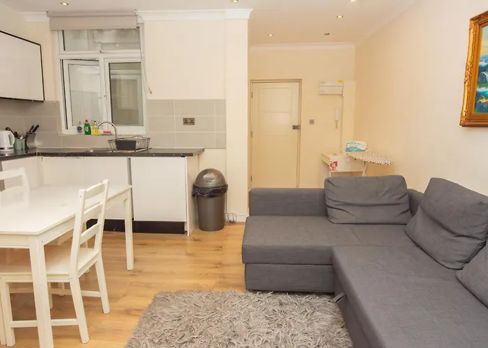 Evergreen Apartments- Flat 2