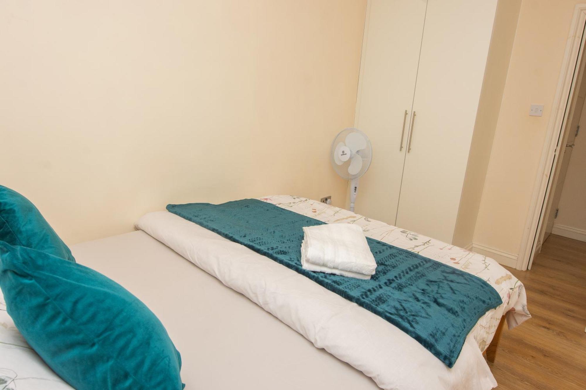Evergreen Apartments- Flat 2 *