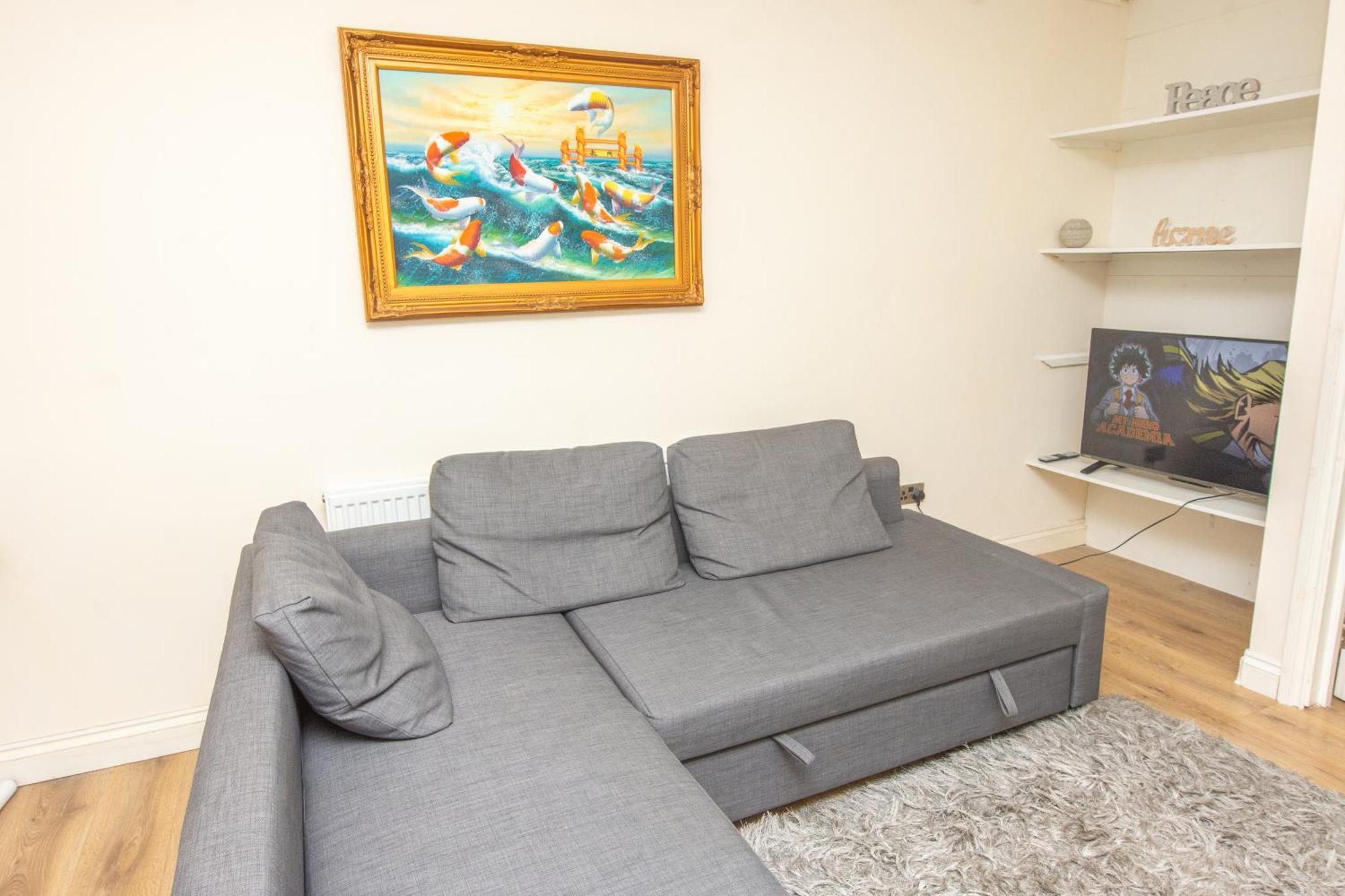 Evergreen Apartments- Flat 2 *