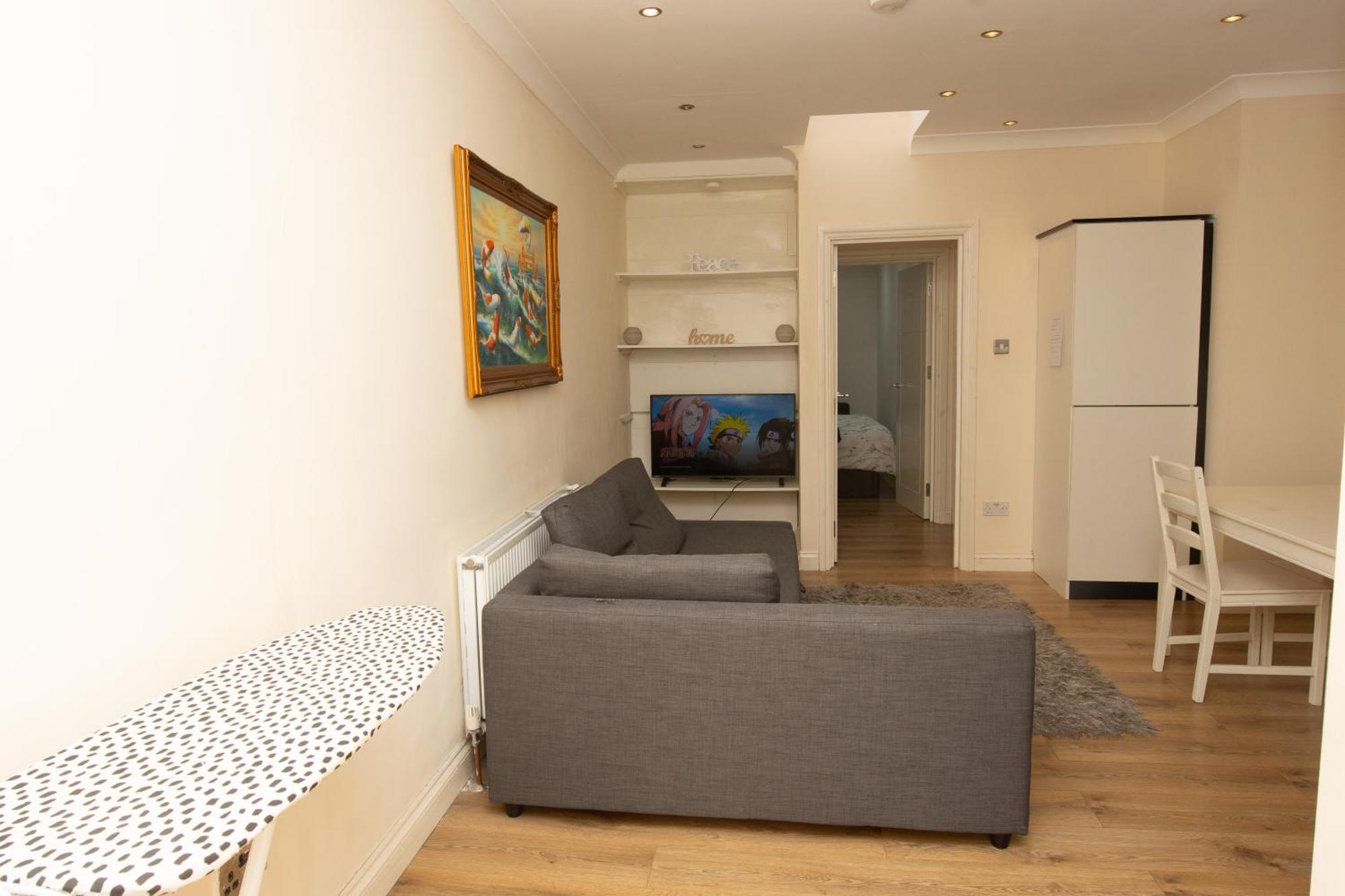 Evergreen Apartments- Flat 2