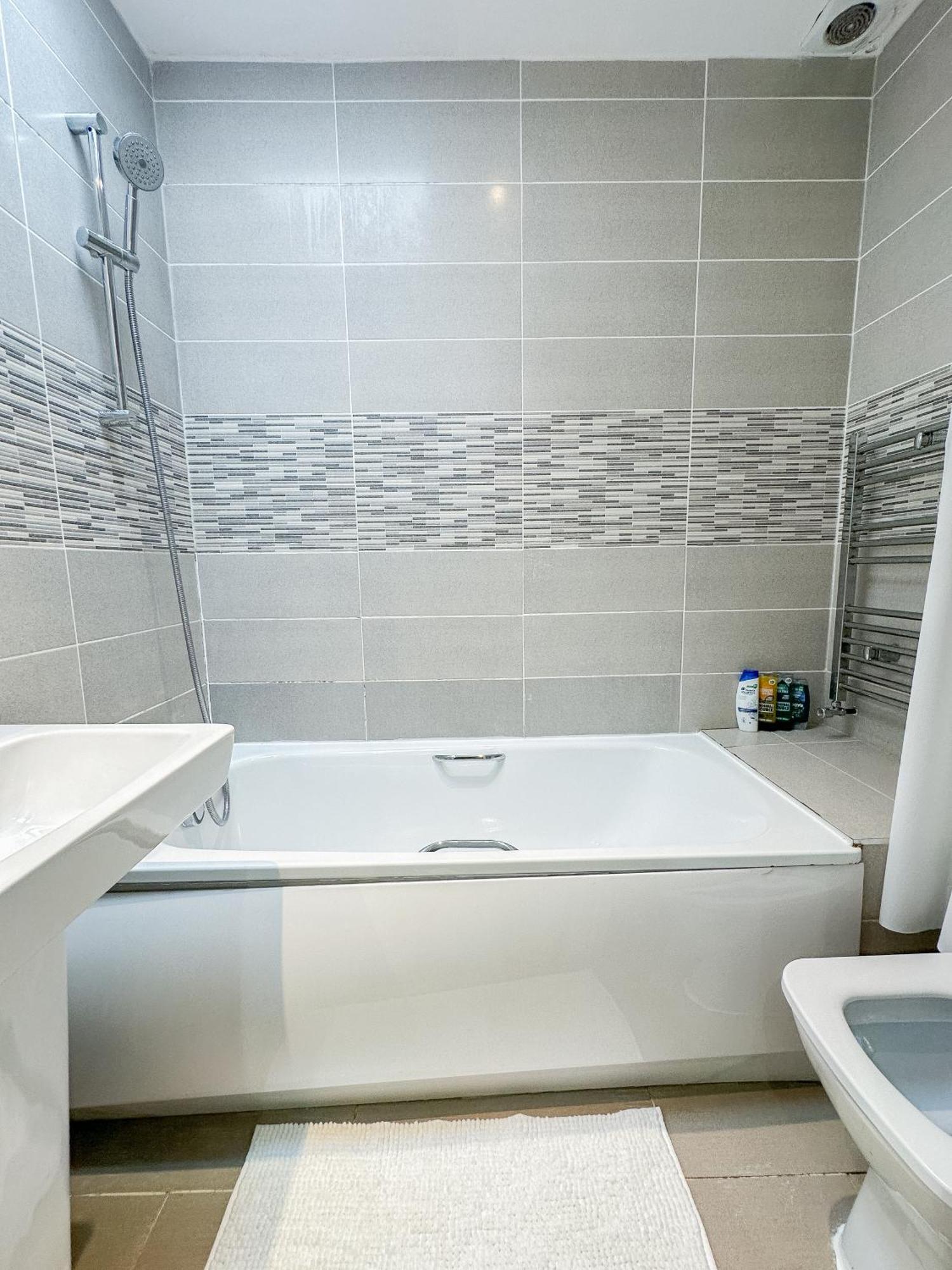 Evergreen Apartments- Flat 2 Appartement