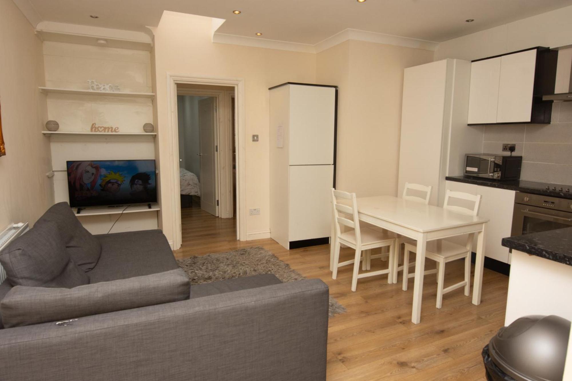 Evergreen Apartments- Flat 2 Appartement